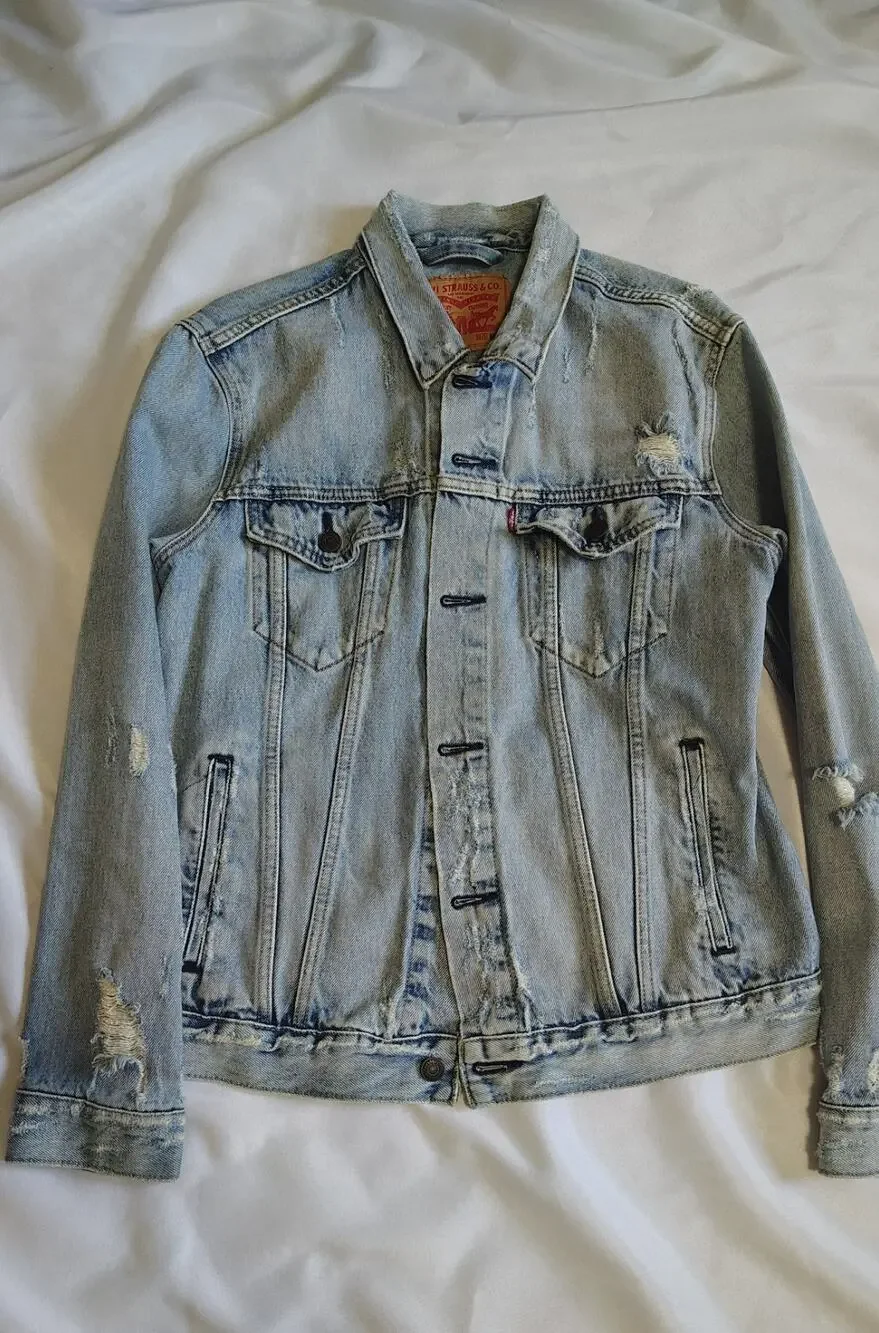 Levi's Distressed Light Wash Denim Trucker Jacket Size M